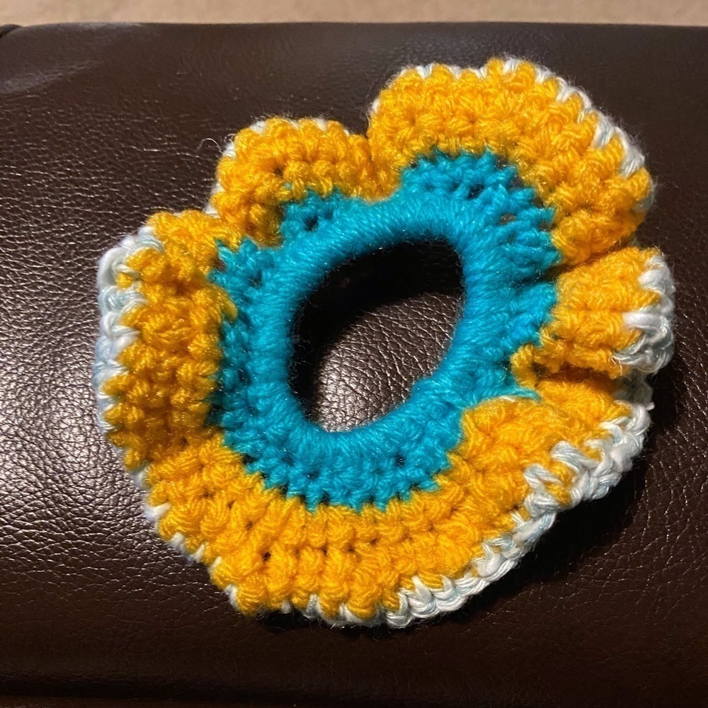 💋SUNSHINE SASSY SCRUNCHIE💋